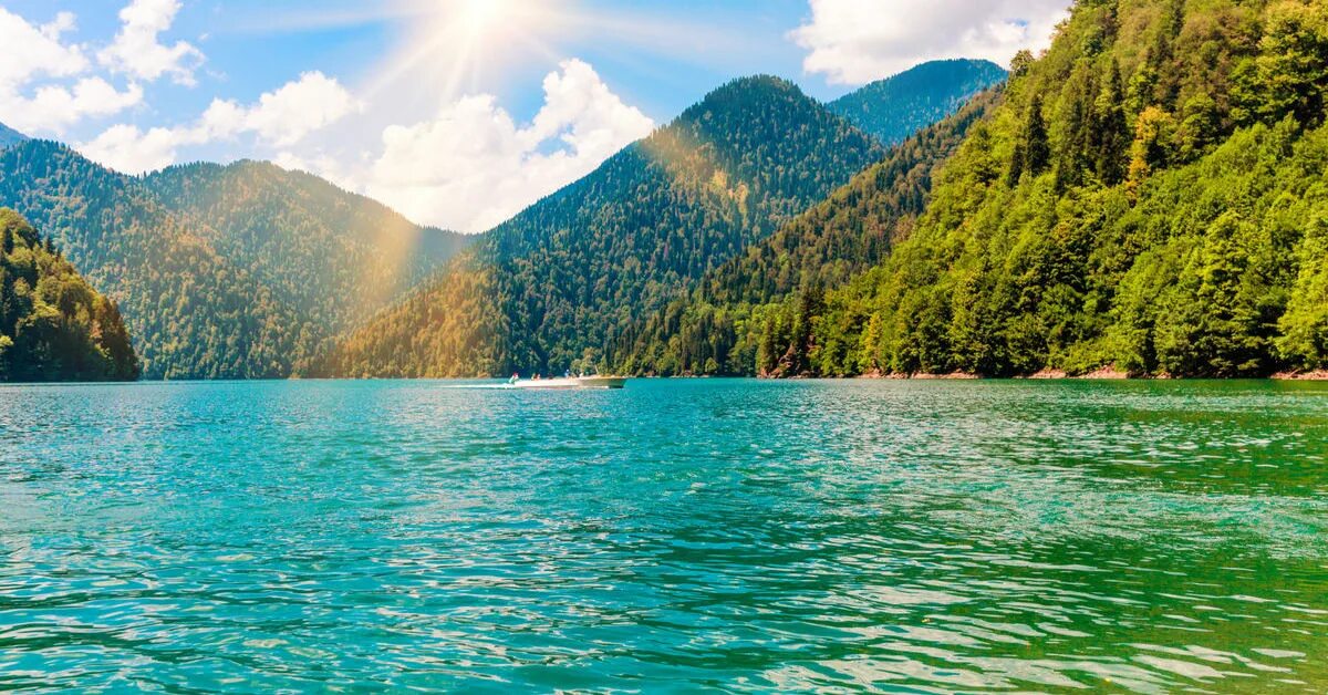 Когда лучше отдыхать в абхазии. Озеро Рица. Озеро Рица Абхазия экскурсия. Новый Афон озеро Рица. Абхазия 2022.