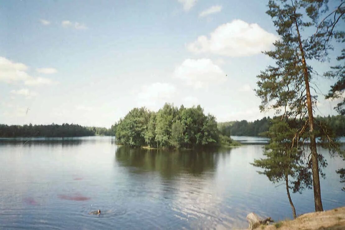 озеро глубокое рузский район. юдино казань озеро изумрудное. глубокое озеро казань. оз глубокое казань. озеро глубокое казань пляж.