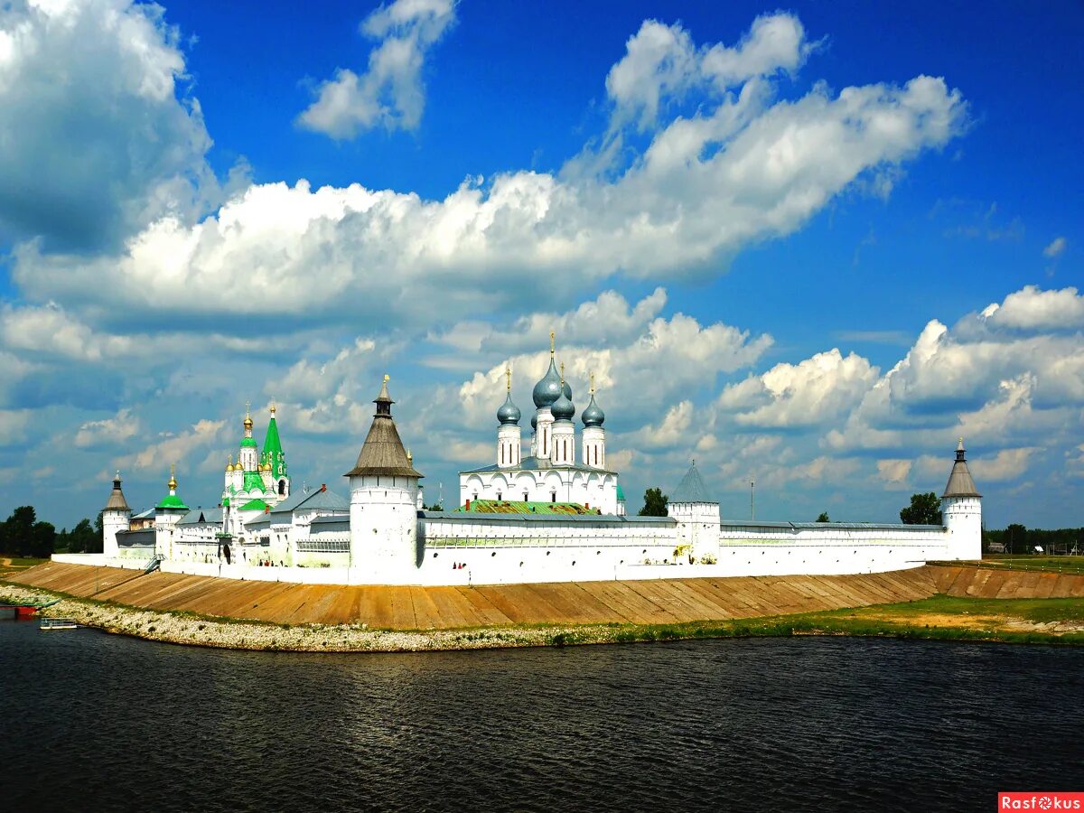 Свято троицкий нижегородская область. Макарьевский монастырь Нижний Новгород. Макарьев Желтоводский монастырь. Свято-Троицкий Макарьевский Желтоводский монастырь Нижегородская. Желтоводский Макариев монастырь Нижегородская область.