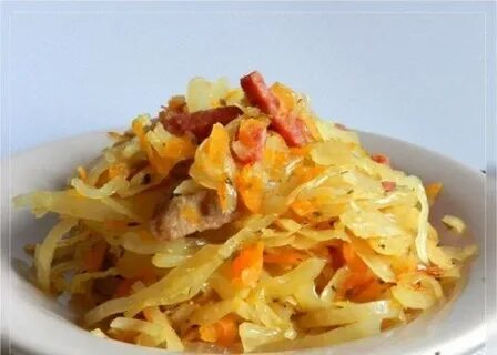 Бигус с колбасой и свежей капустой