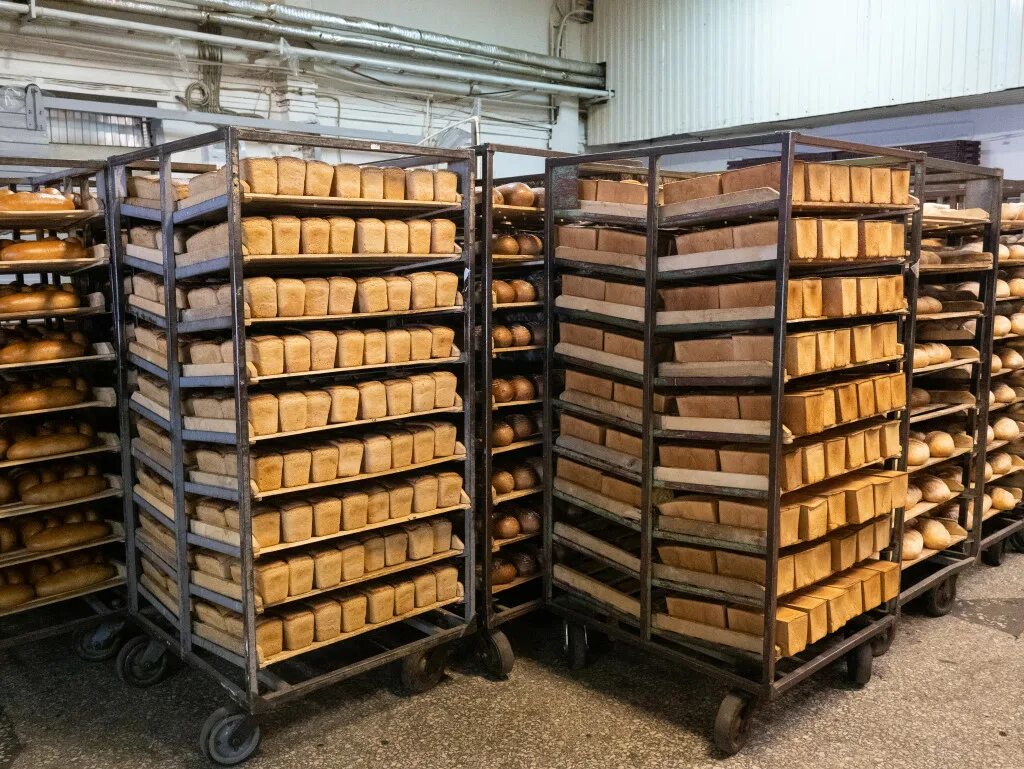 Тонна хлеба. Карельский хлеб. Тонна хлеба. Упаупаковщик хлебобулочных изделий. +военный хлебозавод маркино.