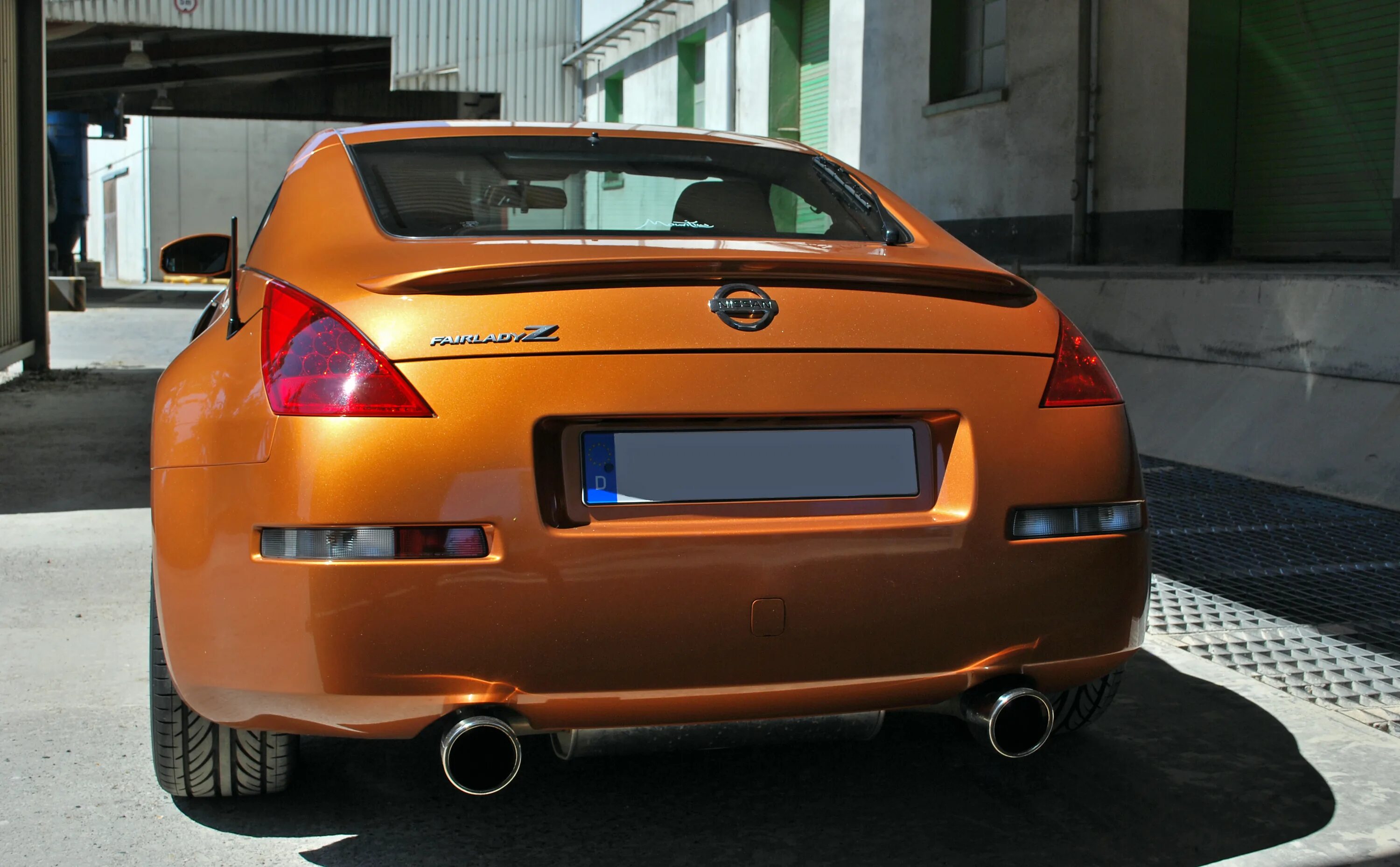 Ниссан 350z оранжевый. Nissan 350z Sunset Orange. Z 350 оранжевый. Z350 оранжевая с развалом.