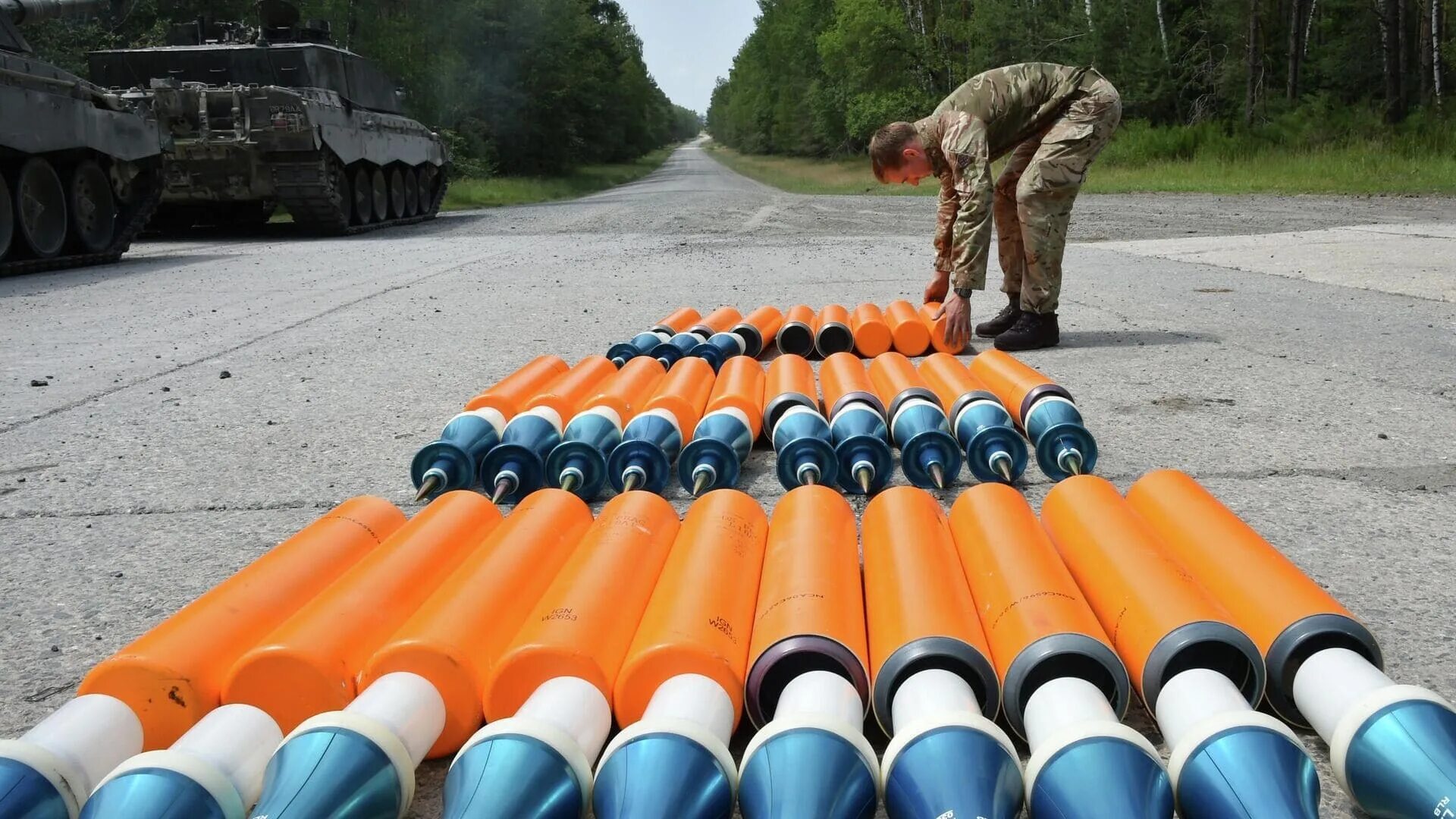 Обедненный уран на украине. Снаряды танков. Танковый снаряд. Снаряд танка. Снаряды с ураном.