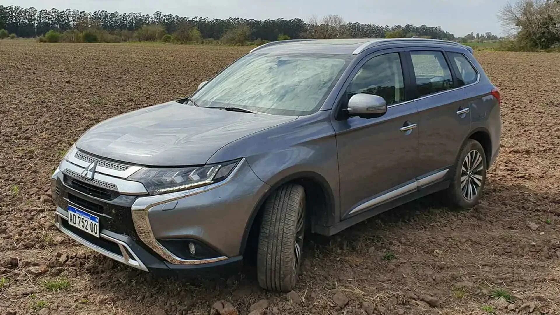 Мицубиси аутлендер полный. Митсубиси Аутлендер 2019. Mitsubishi Outlander 2016. Мицубиси Outlander 2019. Митсубиси Аутлендер 2019 года.