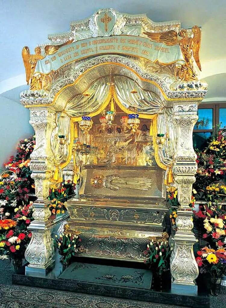Где находится мощь матроны. Покровский монастырь мощи матроны. храм с мощами матроны в москве. храм мощи матроны московской. мощи матроны московской в покровском монастыре.