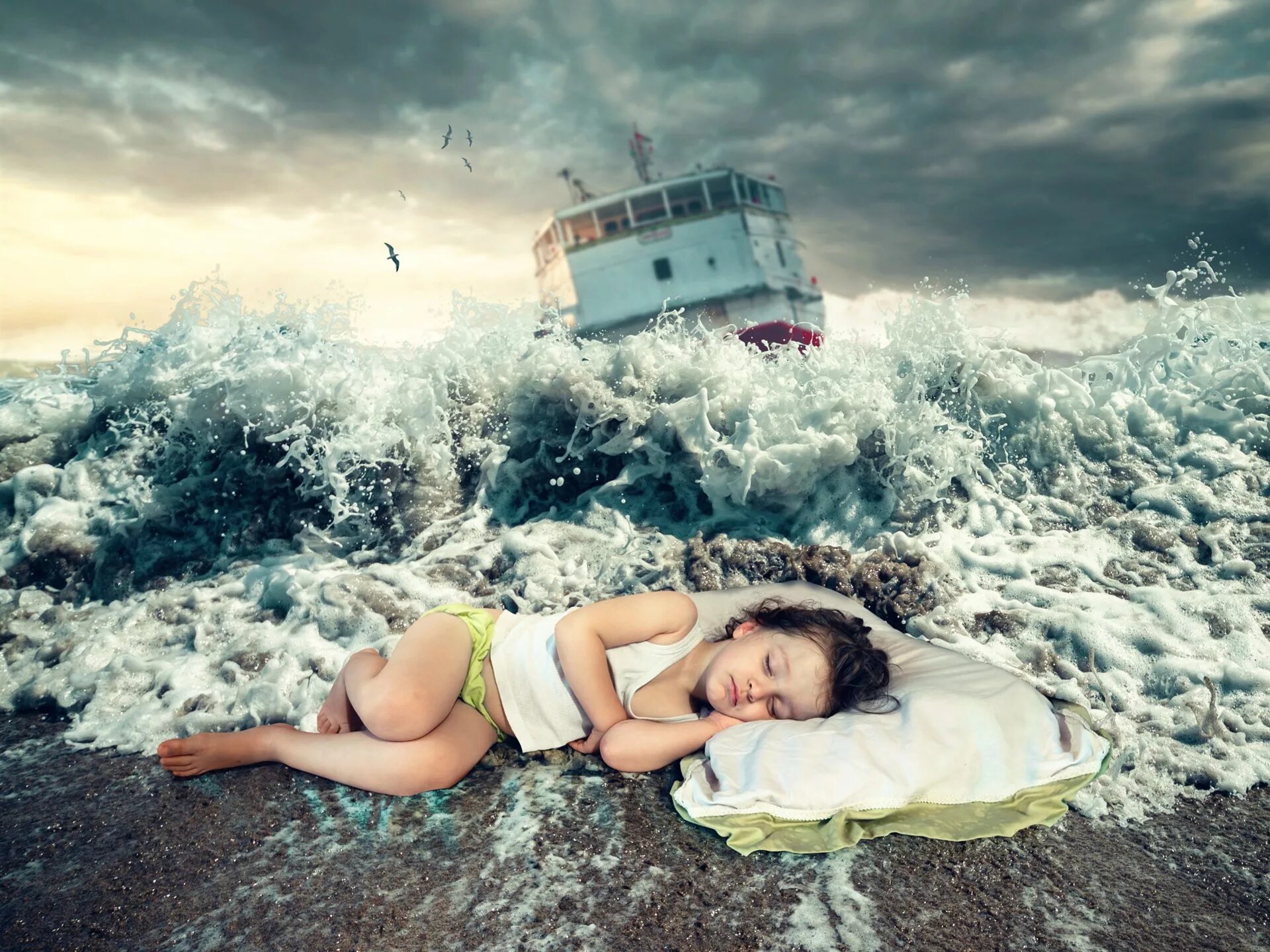 Пока спал на пляже. Девочки корабли. Сон на пляже. Фотосессия на корабле. Девушка на корабле.