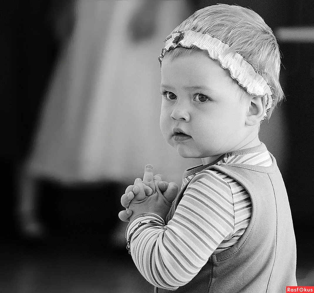 дети войны. украинские дети националисты. мальчик с флагом украины. малыш ua. дети украины.