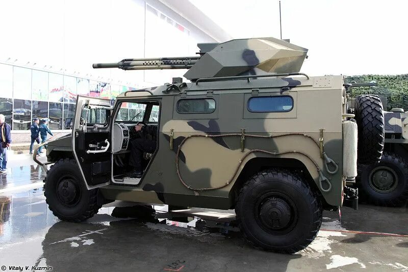 Вооружение тигра. Газ 2330 тигр с боевым модулем. Газ-233014. Бронированный автомобиль впк-2331 "тигр-м". Газ-233014 тигр вооружение.