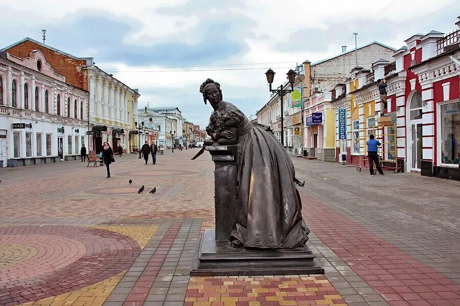 Тамбовская казначейша скульптура Тамбов. Памятник казначейше в Тамбове. Тамбов памятник Тамбовскому купцу. Тамбовская казначейша памятник. Про тамбов сайт