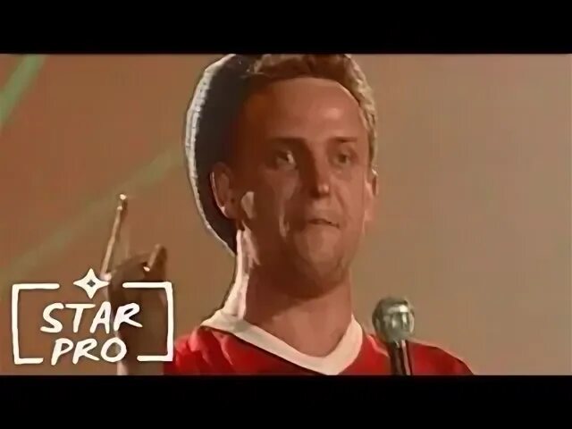 Дюна страна лимония клип. Дюна привет малыш. Дюна малыш слушать. Дюна привет малыш. Группа дюна песня где солист в детском чепчике.