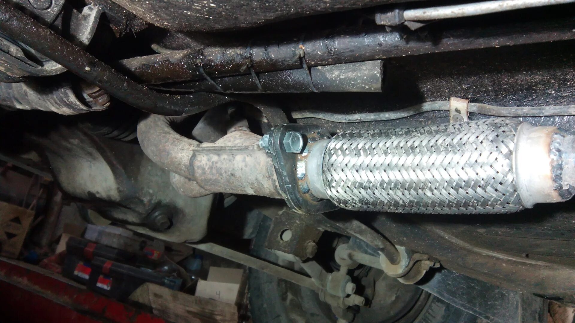 Гофра глушителя ваз 2115. Гофра резонатора ваз. Гофра глушителя лада 2114. Гофра на глушитель ваз 2108. Резонатор 2114 с гофрой.