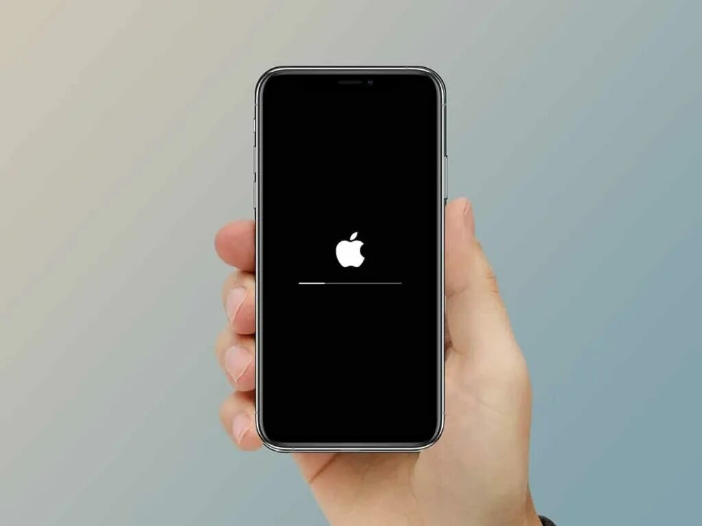 Перезагрузка iphone 15. Залоченный айфон. Айфон завис. Заблокированный айфон. Жесткая перезагрузка айфон 10.