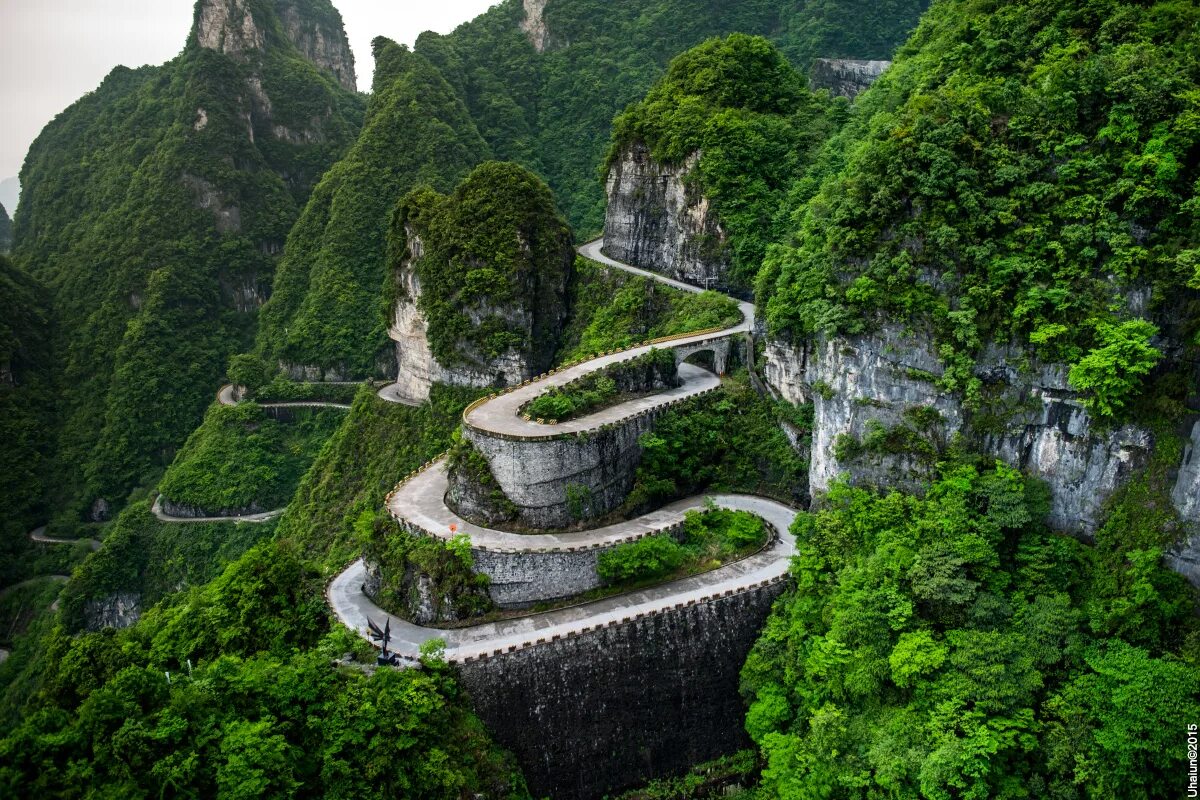 Прекрасные места 2020. Гора Тяньмэнь Китай. Национальный парк "гора Тяньмэнь", Китай. Гора Тяньмэнь небесные врата. Национальный парк горы Тяньмэнь («небесные врата»).