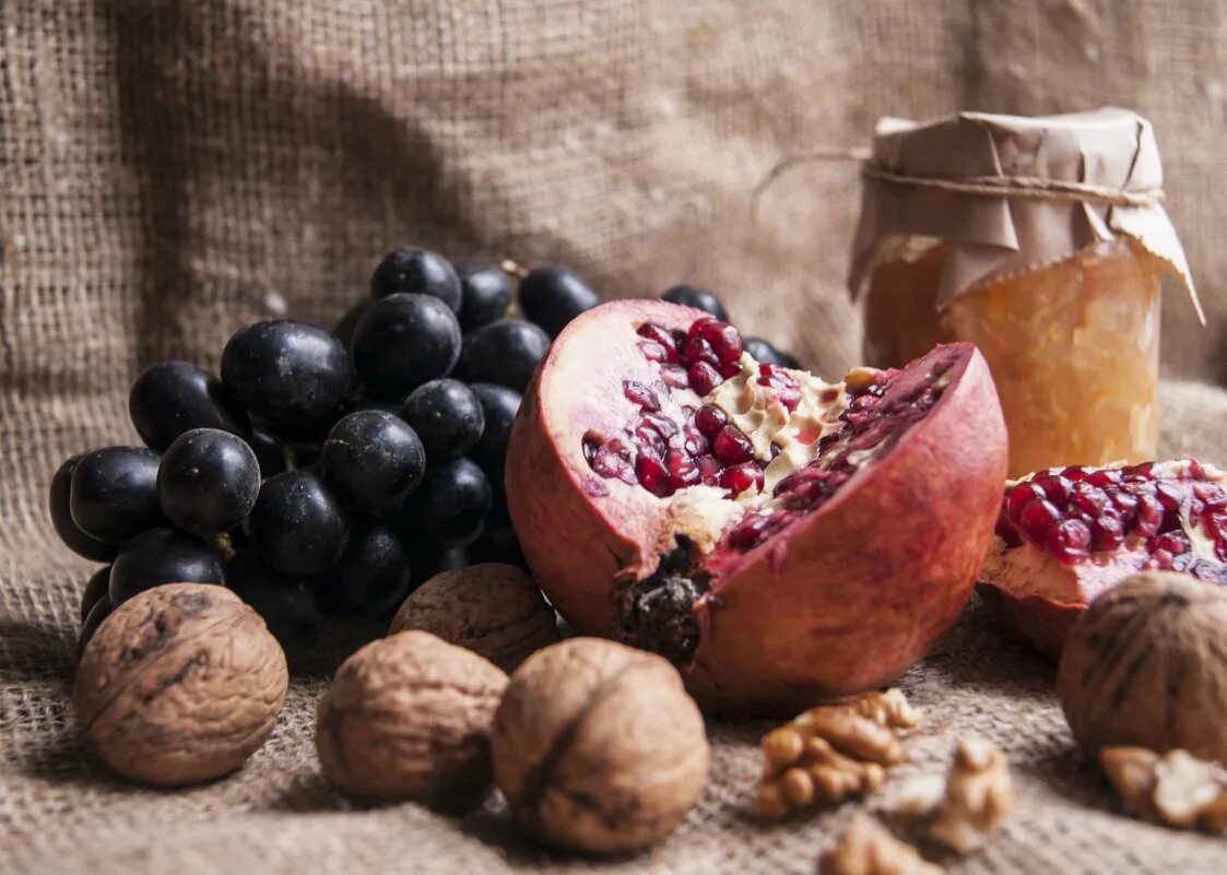 Гранатовый орех. Салат с гранатом и свеклой. Гранатовый орех. Гранатовый орех. Садат " гранатовый браслет.