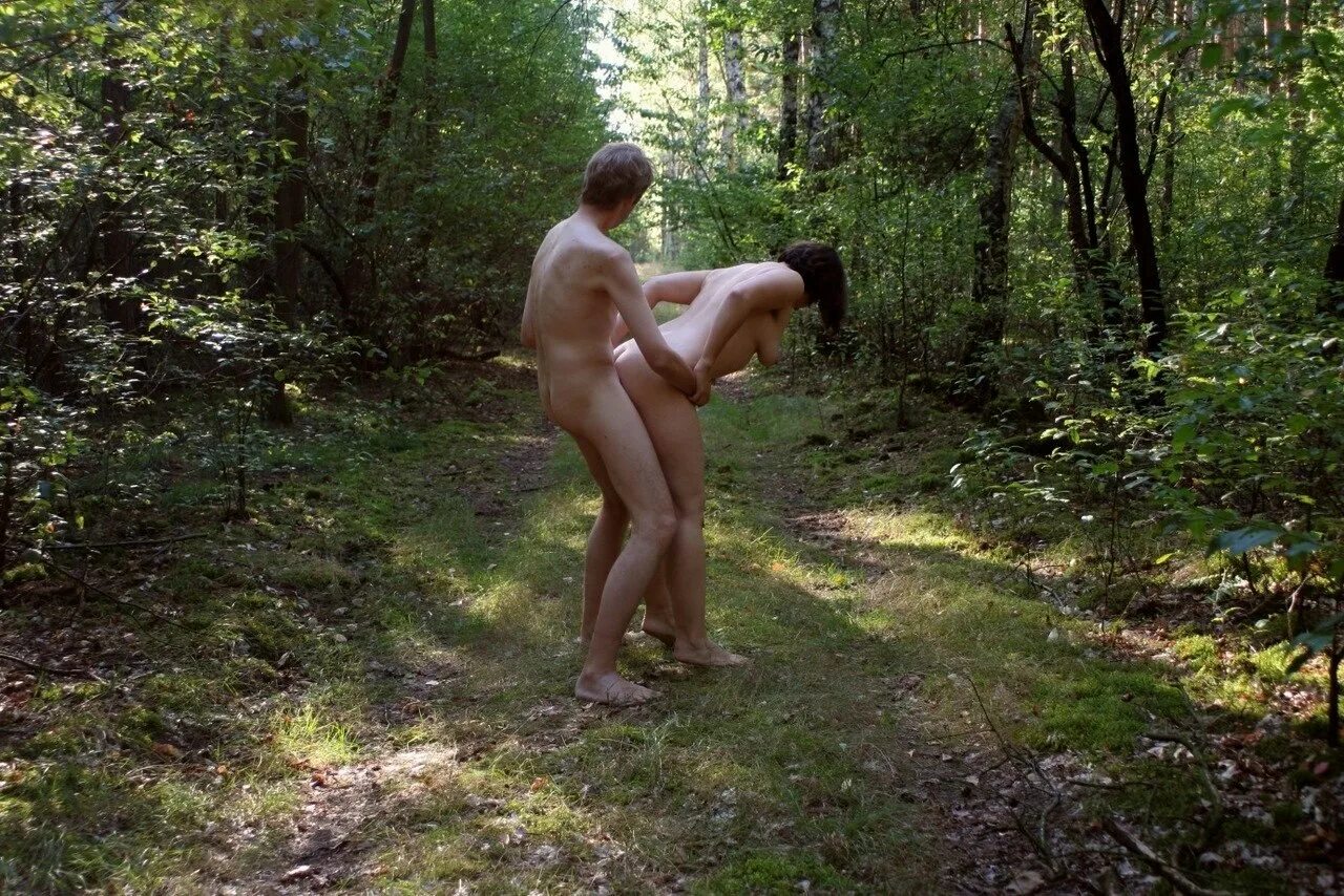 Прогулки на природе голышом - порно фото онлайн
