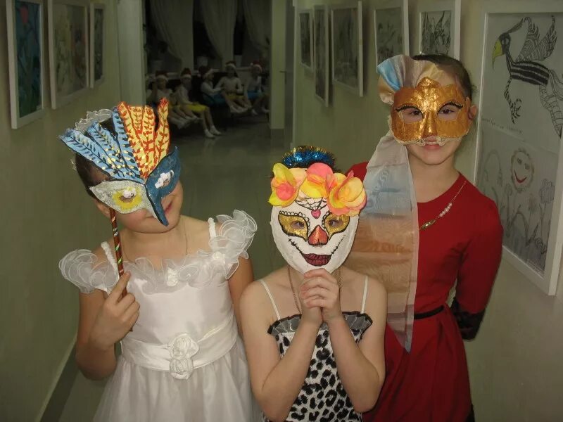 Маска в садик своими. Карнавал масок в детском саду. Конкурс Новогодняя маска. Конкурс карнавальных масок. Конкурс масок в детском саду.