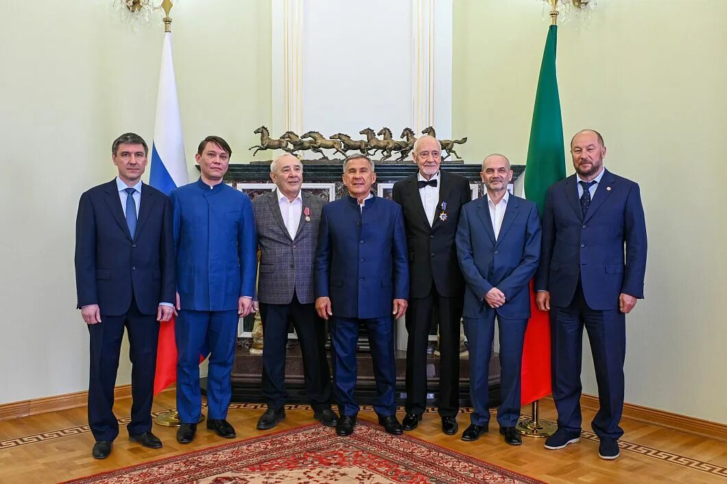 За кого вышла замуж Дина Гарипова?