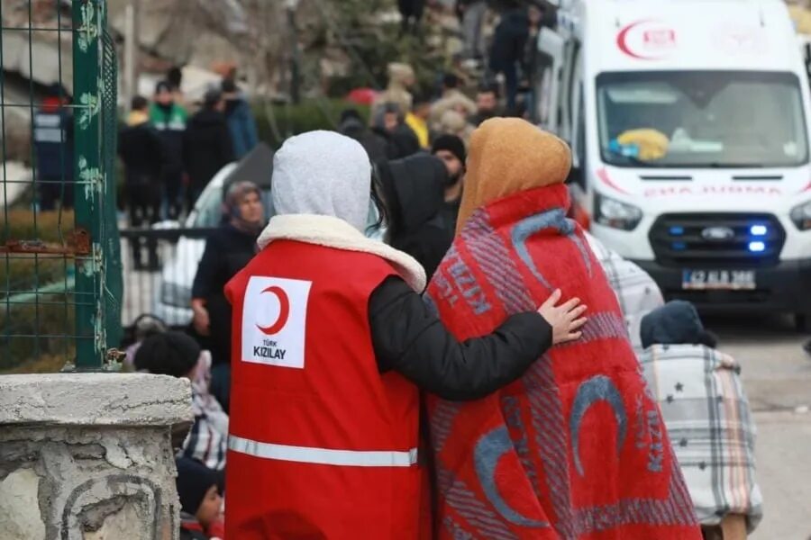 Красный крест помощь пострадавшим. Турецкий красный полумесяц. Красный крест в Турции.