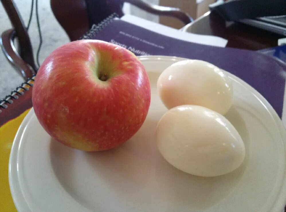 2 яйца яблоки