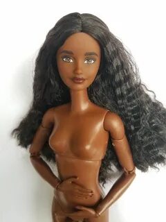 Гибридная кукла Barbie MTM Made to Move для уникальных перекрашенных губ модницы