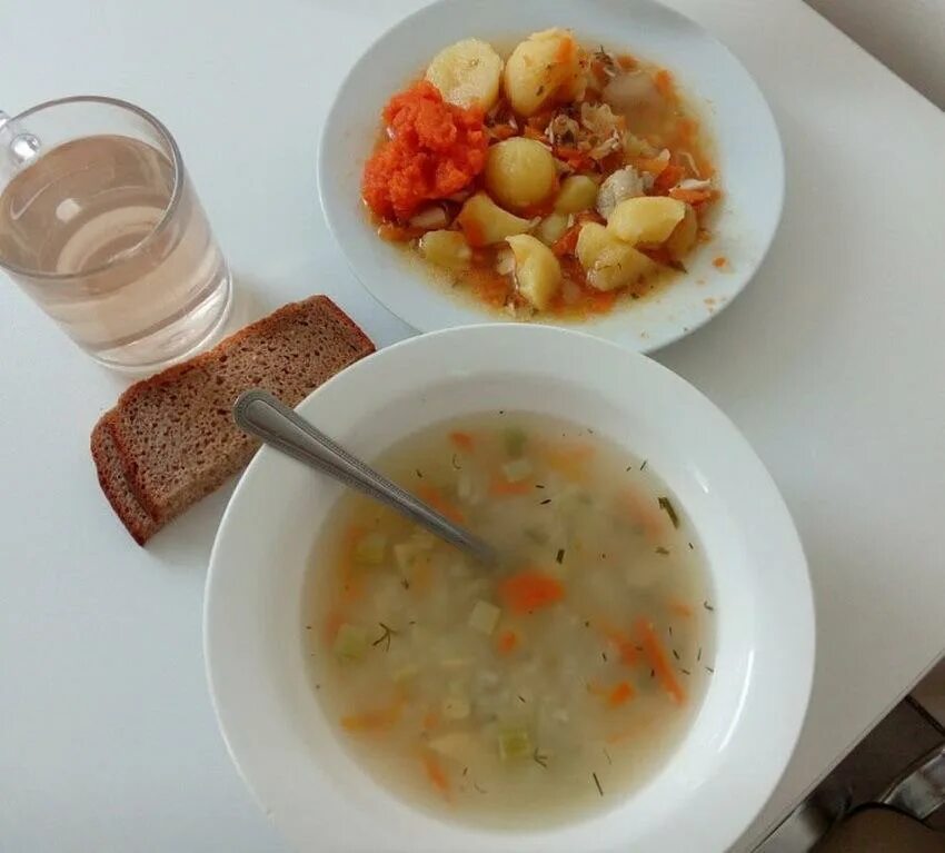 Меню на обед суп. Суп в больнице. Больничный суп. Суп в столовой. Суп в школьной столовой.