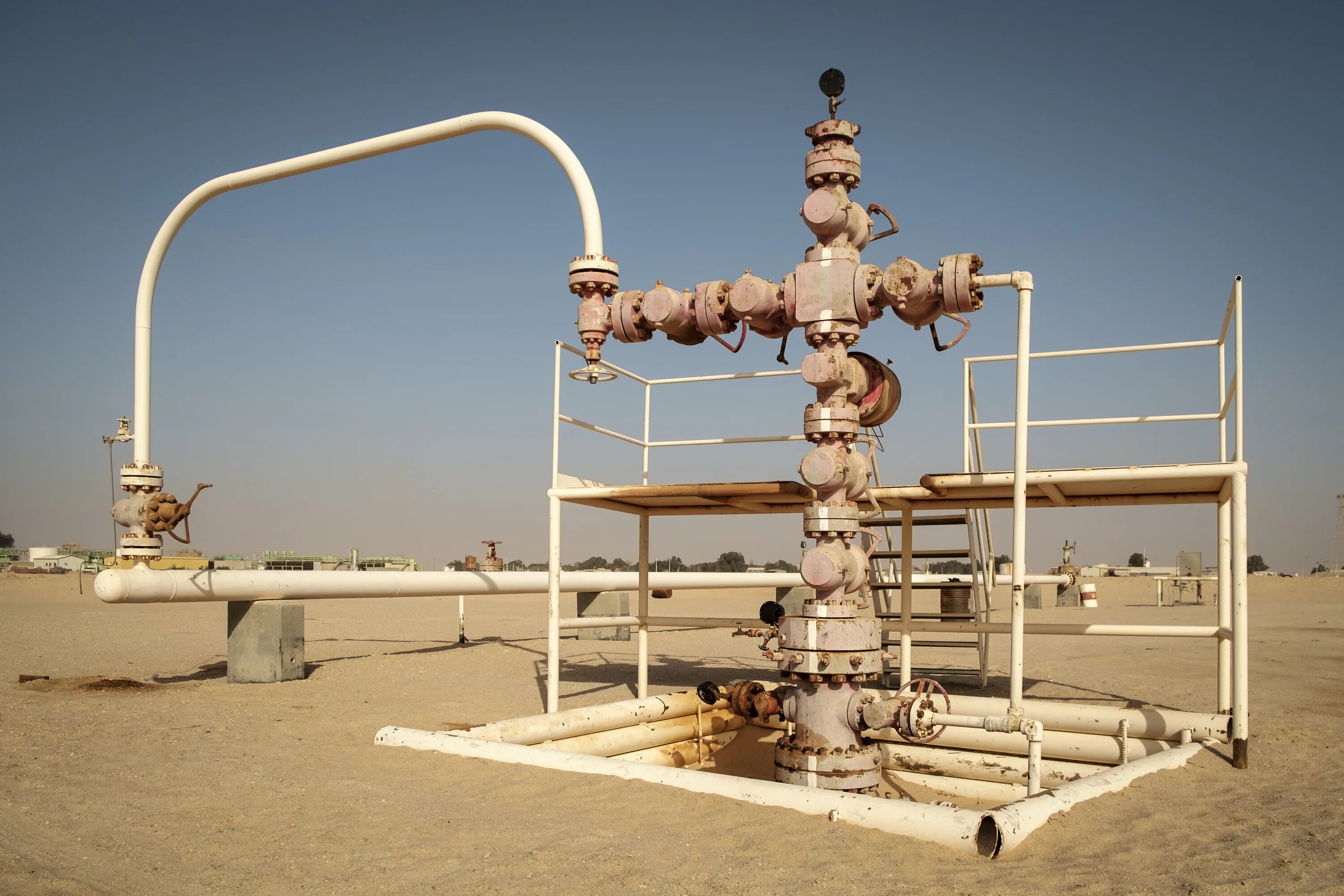 Ливия нефть. Ливия нефтедобыча. нефть в ливии. добыча нефти в ливии. ливийский водопровод.