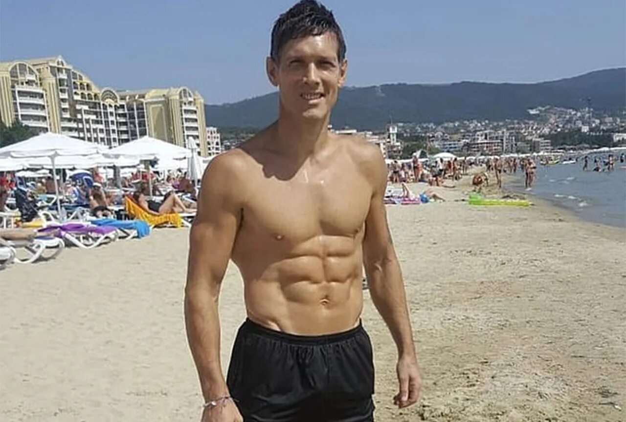 Почему в 56 лет. Хавкина лариса яковлевна. Макияж для пожилых женщин. Инна меркушева спб родила в 56 лет. 30 летний человек.