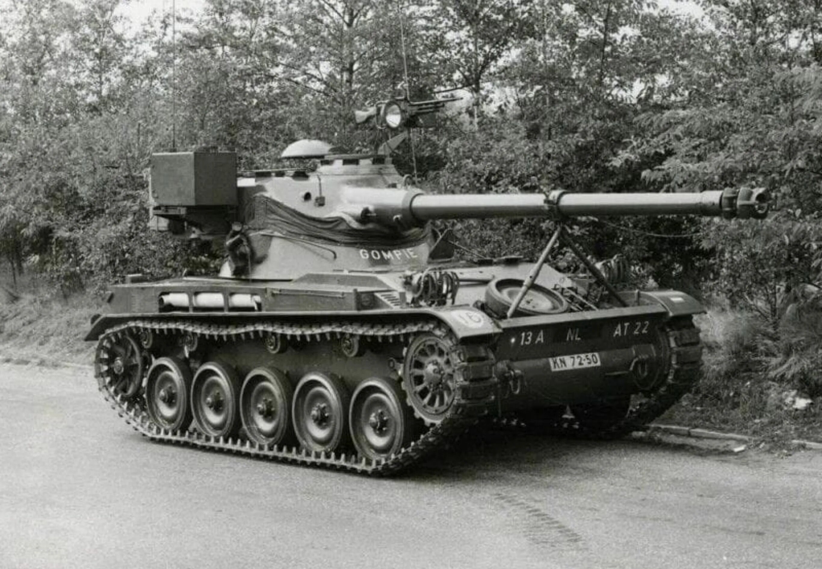 Amx 13 оборудование. Танк амх 13. французский танк амх-13. amx 13 105. amx 13 fl 10.