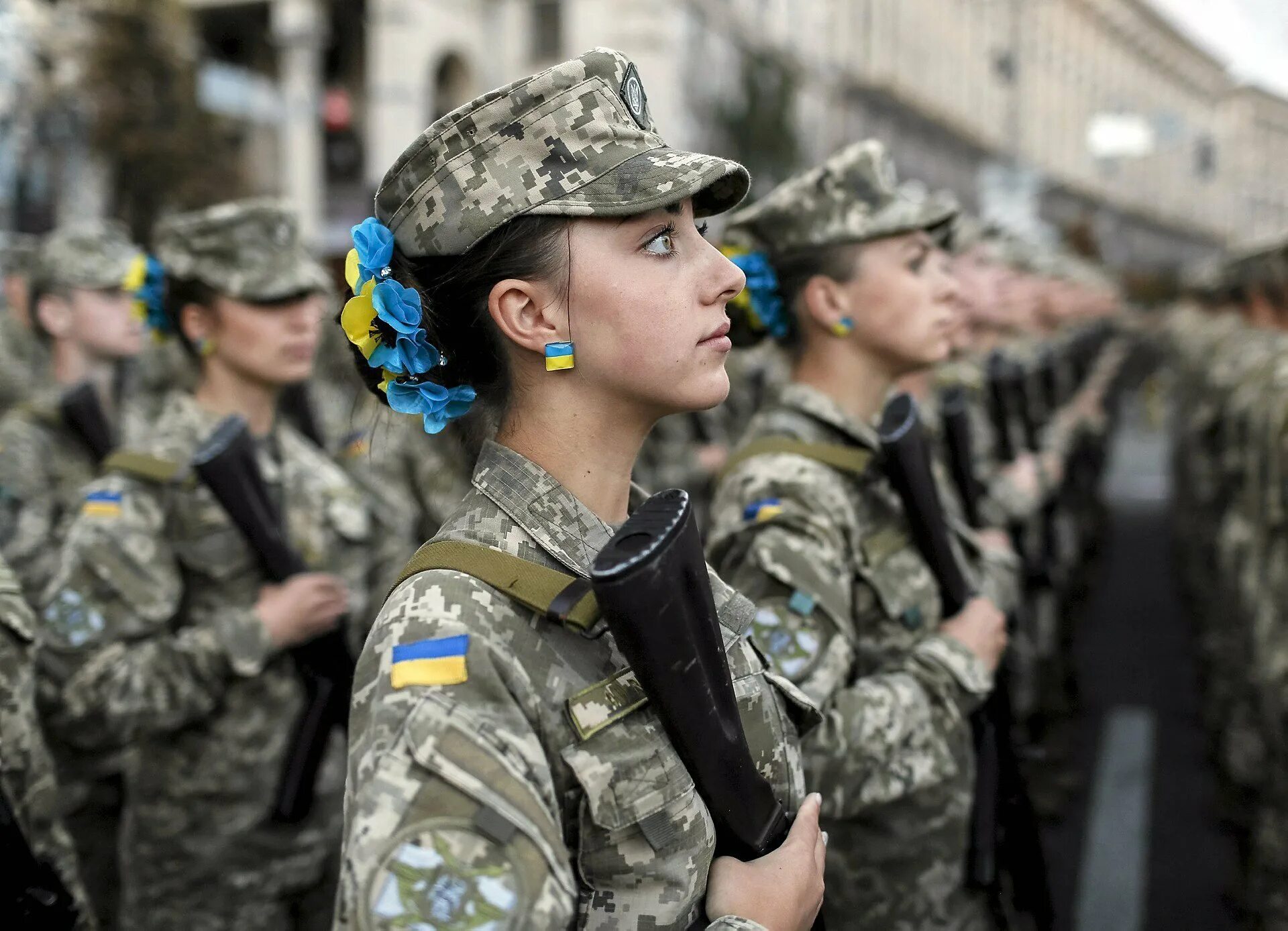 Современную украинскую. Женщины в армии Украины. Украинская армия. Женщины в украинской армии.