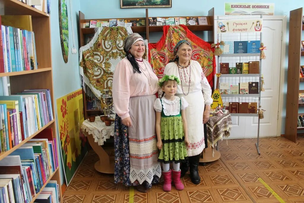 Клин музей чайковского фестиваль 2022. День фольклора давыдова 2022. Русский народный хоровод змейка. Вологодский фестиваль «город ремёсел». Богучарский ансамбль.