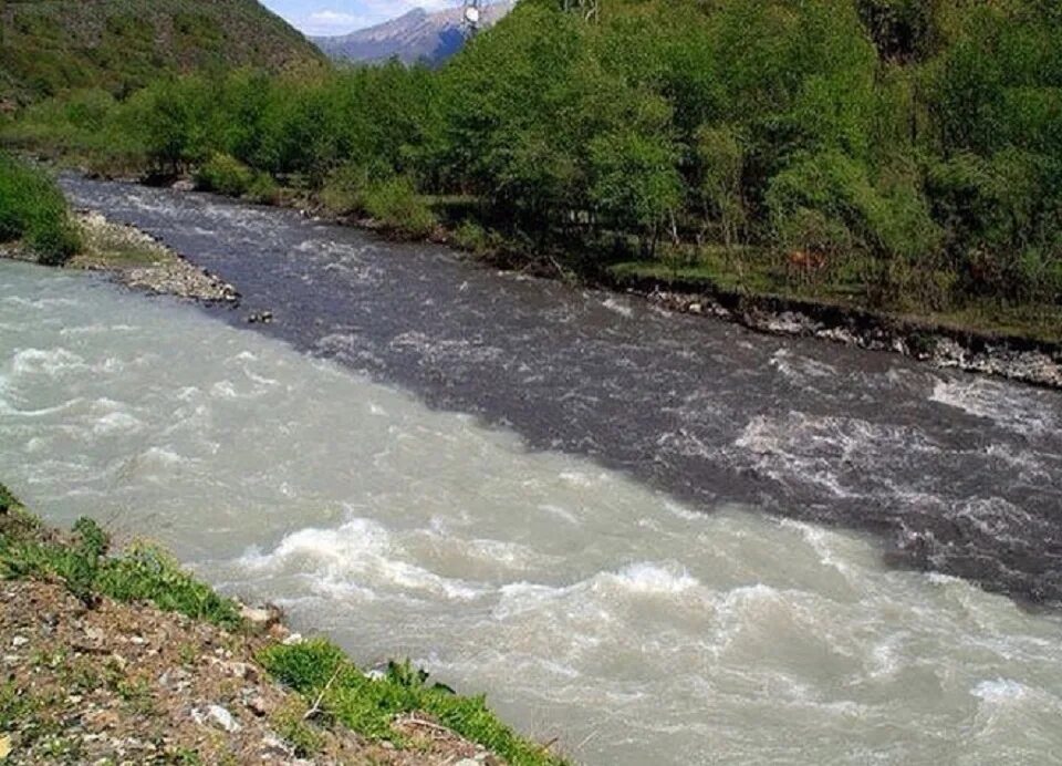 какие 2 реки встречаются. ока впадает в волгу нижний новгород. река рона в швейцарии. река рона и арв. слияние оки и волги в нижнем новгороде.