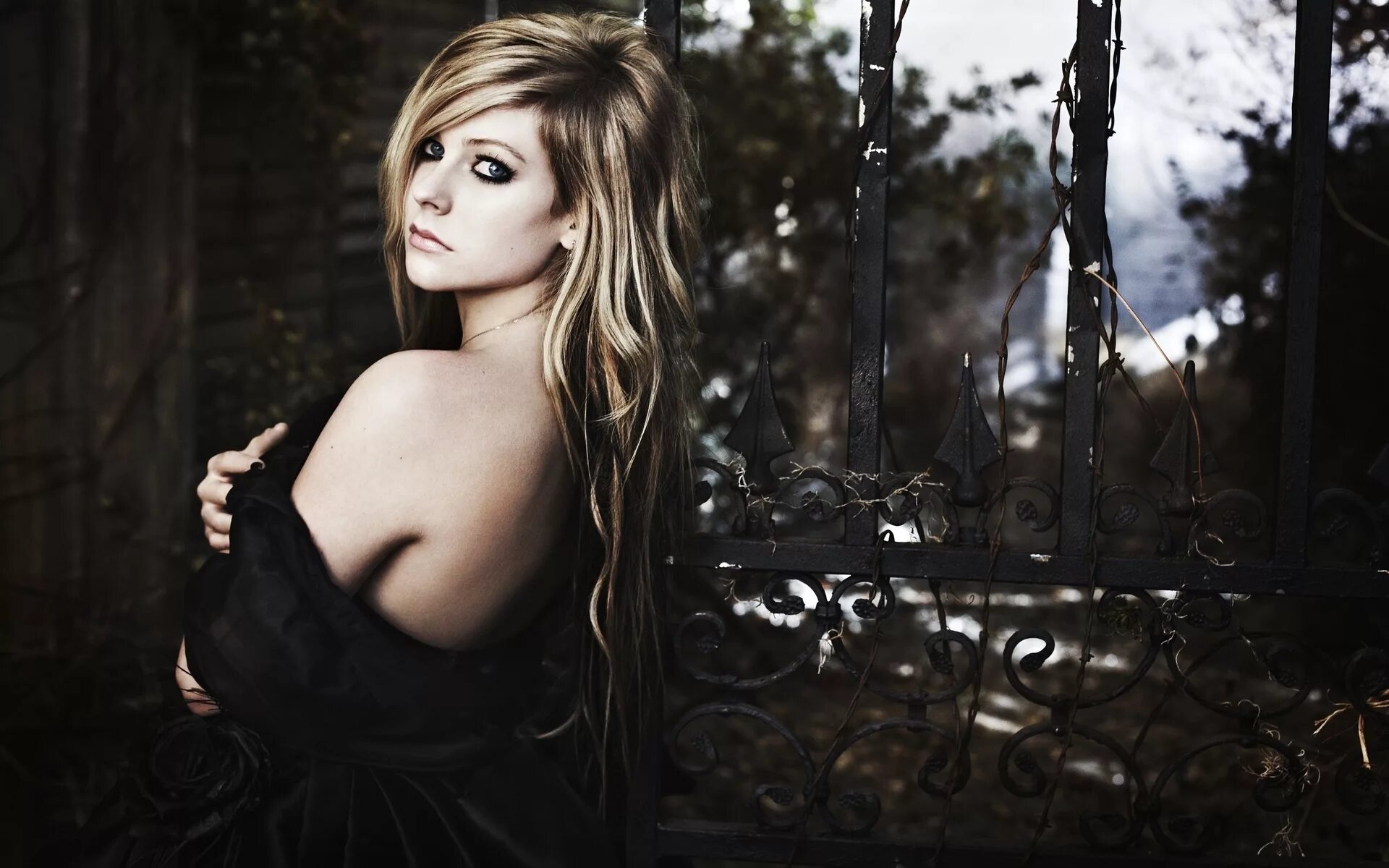 Женственные песни. Аврил Лавин. Аврил Лавин фотографии. Avril Lavigne Goodbye Lullaby. Аврил Лавин фотосессия.