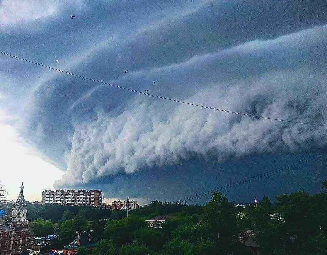 Ураган в Москве 2017 смерч. Смерч ураган Торнадо в Москве. Москва ураган смерч Торнадо в Москве. Торнадо шторм Россия. На москву надвигается ураган