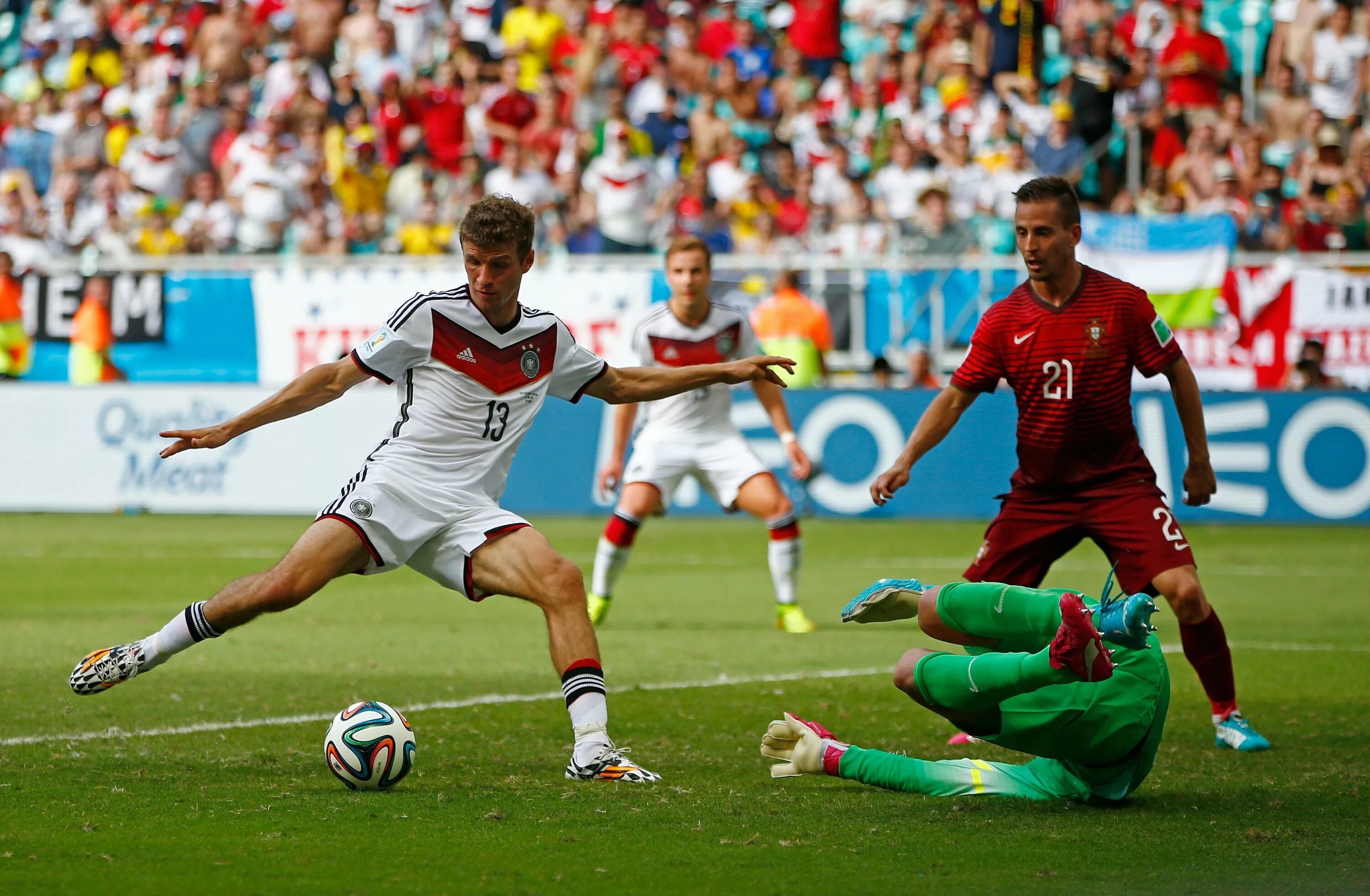 Germany 4-0 Portugal 2014. Футбол фотографии. Фауст бол. Соккервей футбол