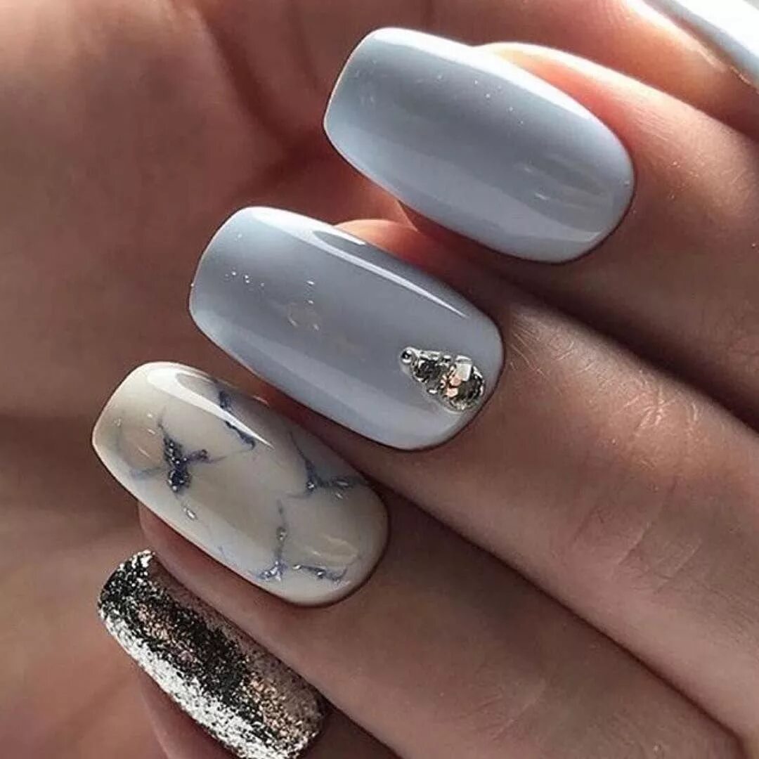 серебряные ногти. маникюр серый с серебром. серый маникюр. ногти серебристые. ногти серебристые.