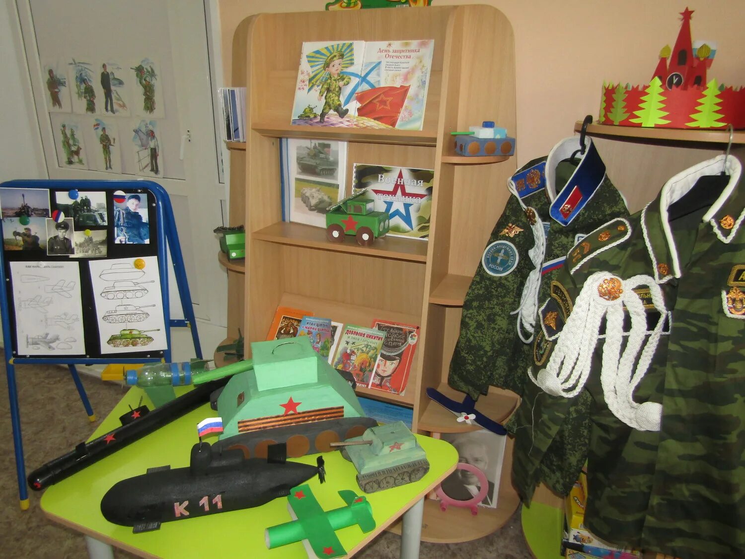 выставка детских рисунков. выставка к 23 февраля. выставка новогодних рисунков в детском саду. выставка детских работ зима. выставка к 23 февраля в детской библиотеке.