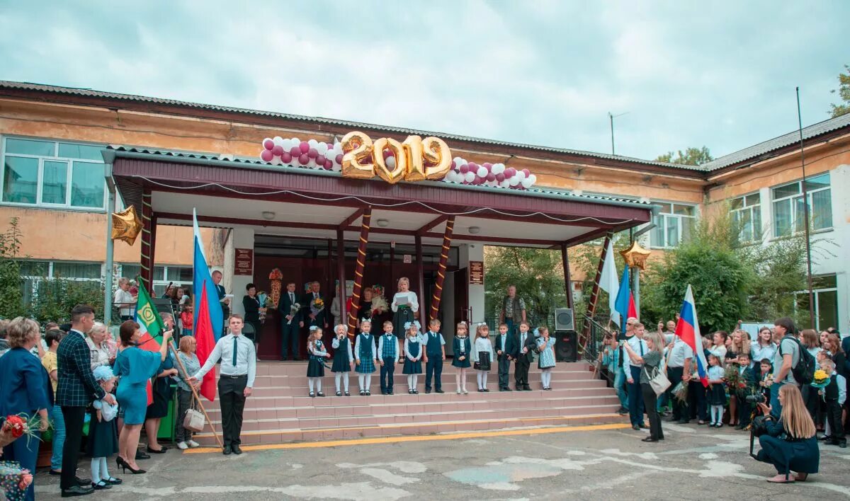 Сайт гимназия черногорск. Лицей Баженова Черногорск. 18 Школа лицей Черногорск. Черногорск учителя лицей Баженова.. Черногорский лицей город Черногорск.