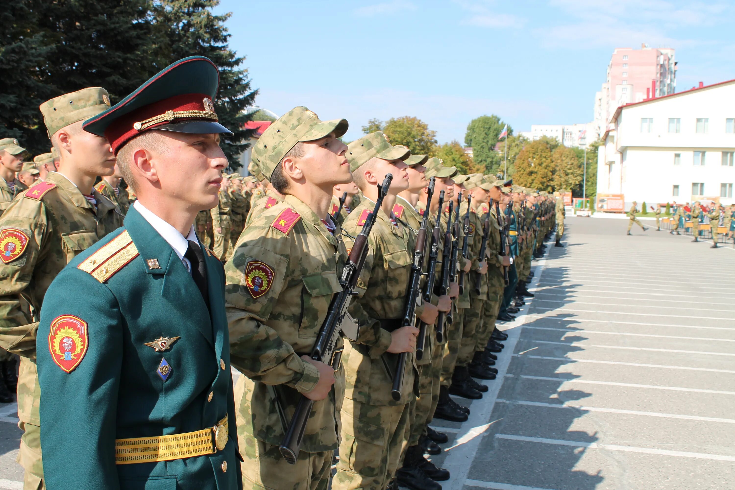 Сайт внг новосибирск. Саратовский военный институт ВНГ РФ. Военный институт войск национальной гвардии Саратов. Саратовский военный ордена Жукова Краснознаменный институт. Новосибирский институт ВНГ РФ курсанты.