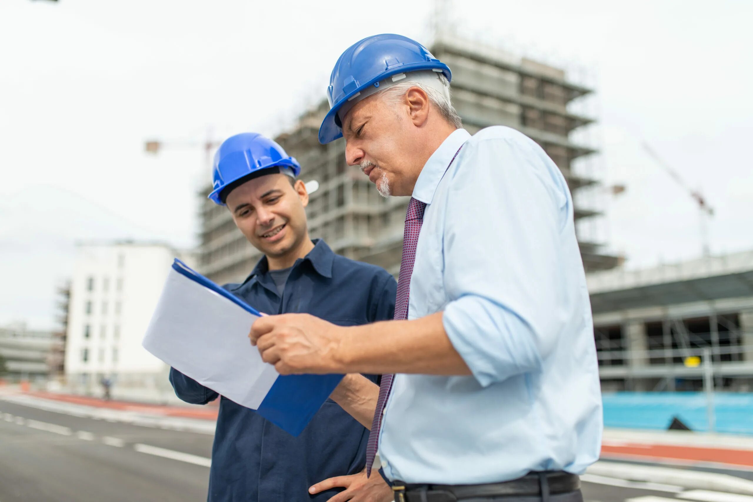 Инженер строитель. Работа строителем отзывы. Фотографии ремонта квартир. Рабочий строитель. Строительные профессии.