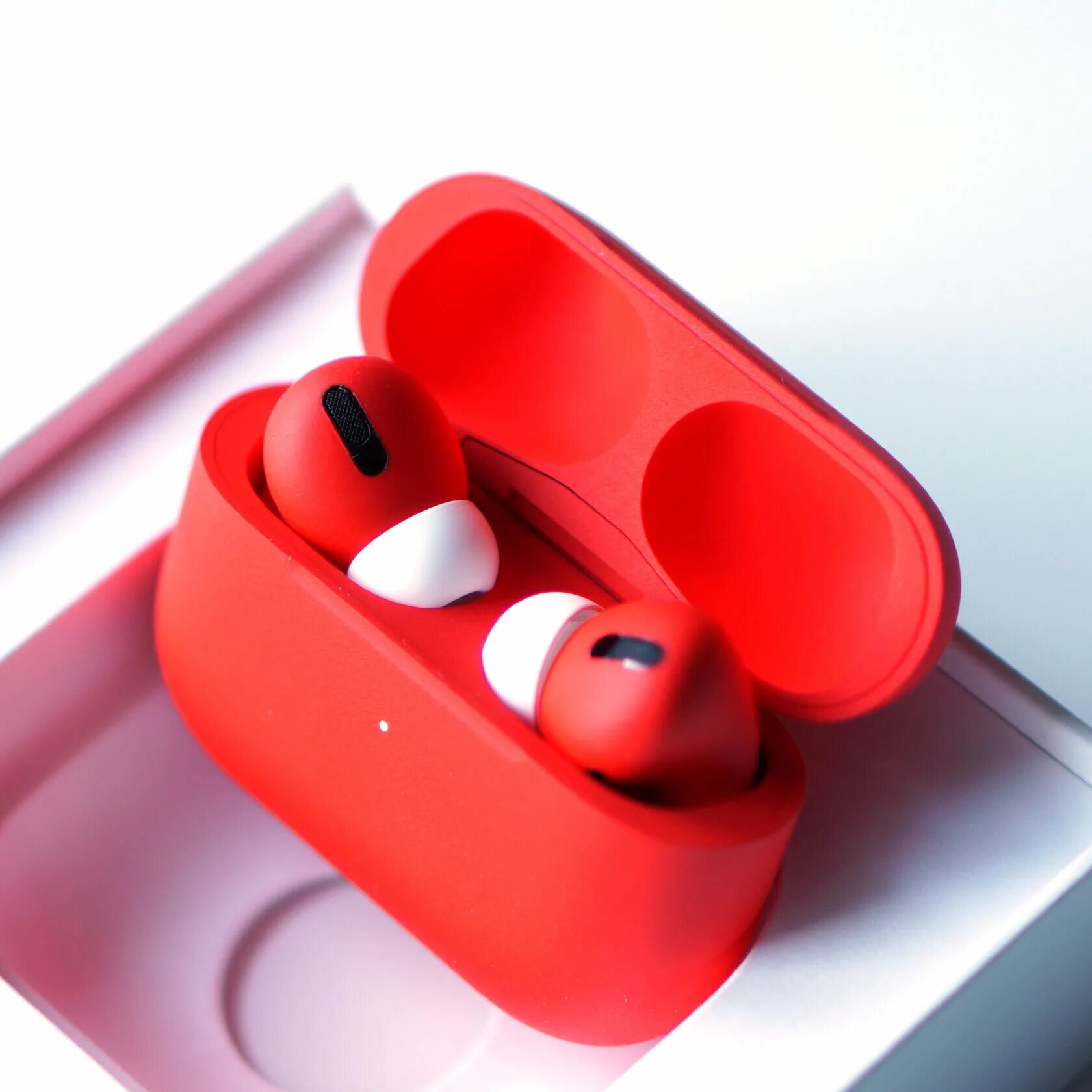 Apple AIRPODS Pro Red. AIRPODS Pro 2 красные. Наушники аирподс красные. Аирподсы красные красные аирподсы. Airpods pro красный