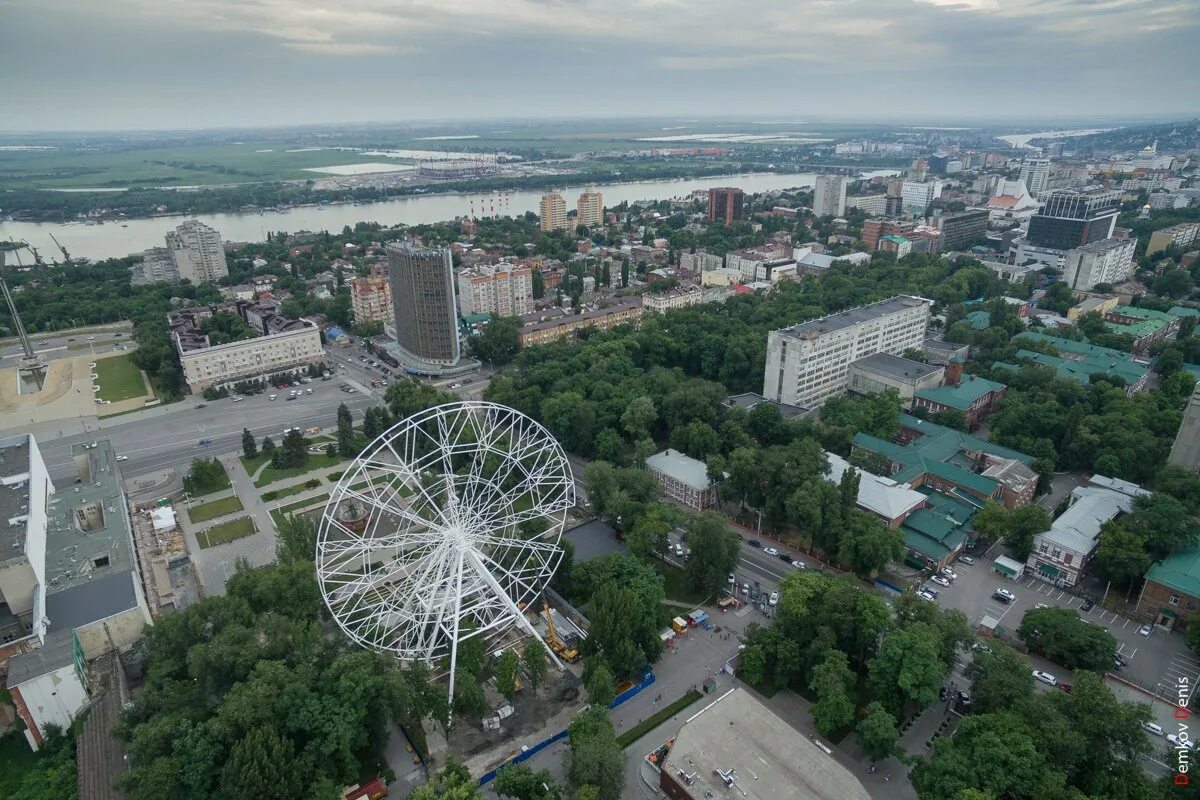 Сколько колес обозрения в ростове. Колесо обозрения Ростов на Дону. Парк в Ростове на Дону с колесом обозрения. Колесо обозрения одно небо Ростов. Парк в Ростове на Дону с колесом.