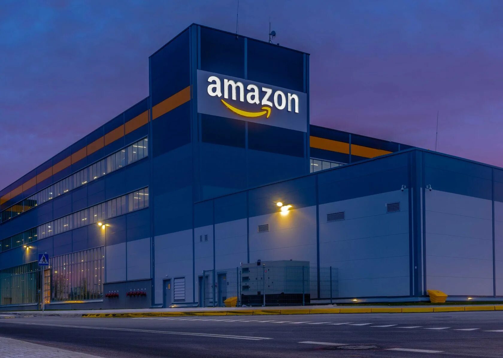 Amazon en. Корпорация амазон. amazon company. амазон картинки. амазон фото компании.