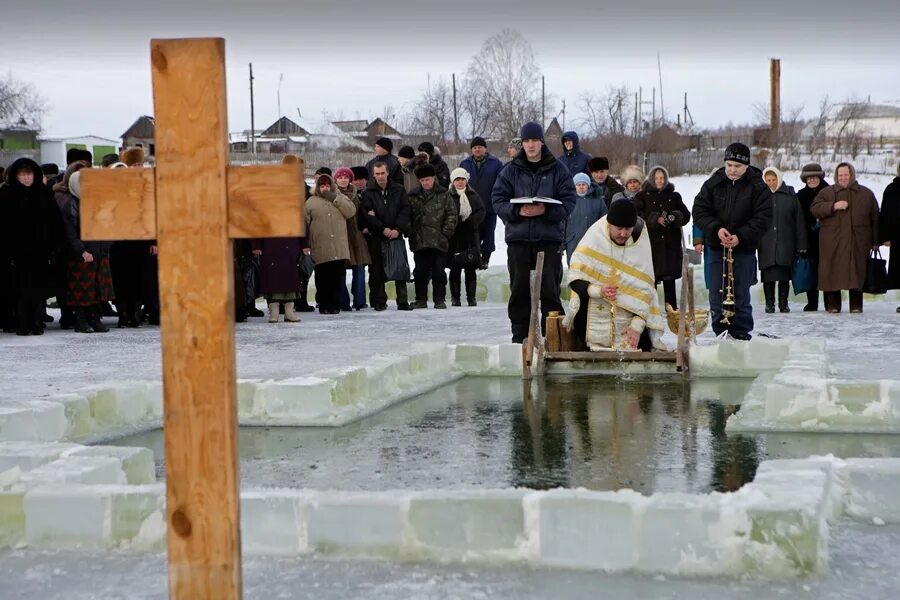 Крещение Господне (Богоявление) 19 января 2022 года. Крещение праздник традиции. Купель для крещения в виде Креста. Приметы на праздник крещение. 19 января 2023 год