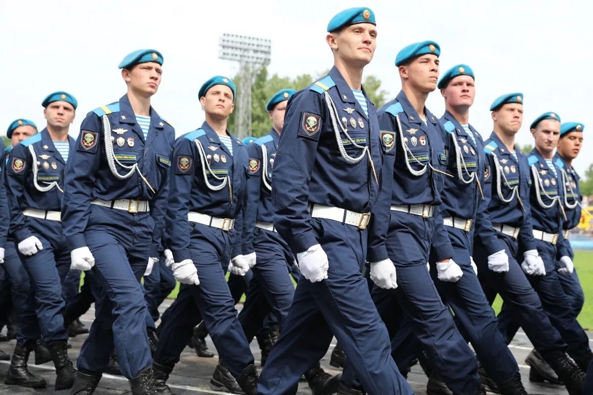 Город псков какие войска. Парадная форма ВДВ. Парадная форма ВДВ срочников. Форма ВДВ Псков. Парадная форма десантника.