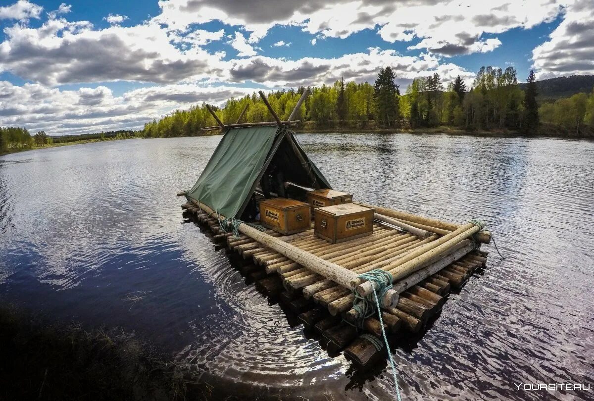 Самодельная река. Рафт плот лодка. Деревянный плот. Плот из бревен. Лодка на реке.