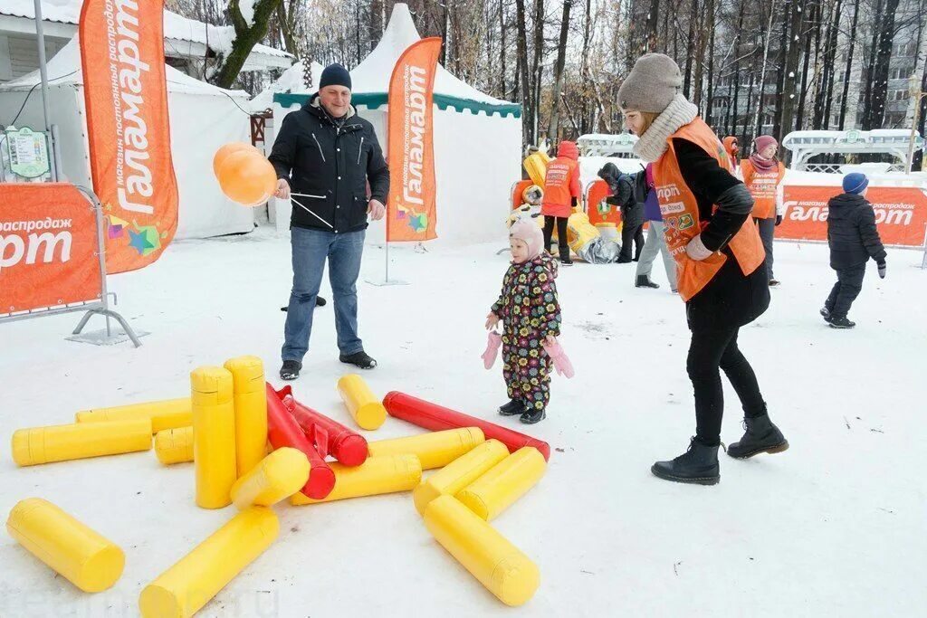 Городки развлечение. Городки аттракцион. Гигантские городки. Гигантские городки аттракцион. Мягкие городки.