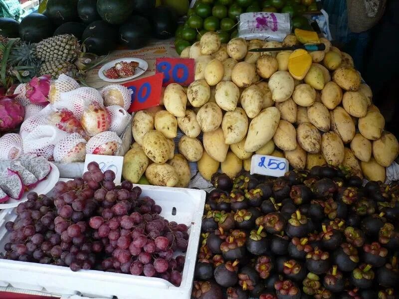 Перевозка фруктов из тайланда. Фрукты тайланда. пхукет фрукты. фруктовый рынок на пхукете. фрукты в тайланде по месяцам.
