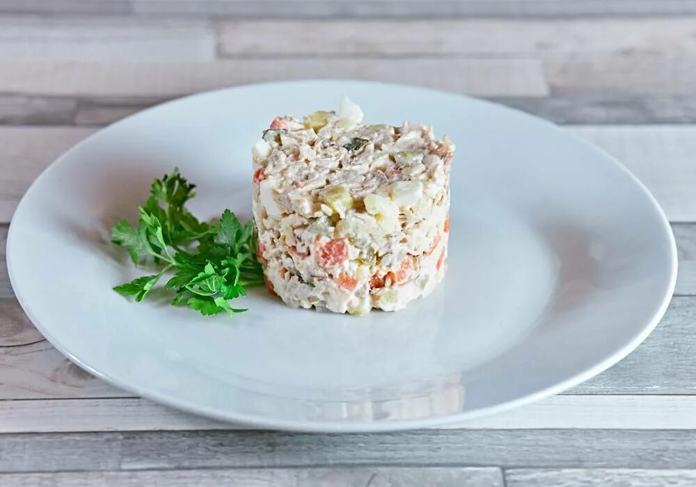 Салават оливье. Оливье с копченой курицей отзывы. Оливье с копченой грудкой. Оливье на новый год пошагово фото для начинающих. Оливье с копченой курицей отзывы.
