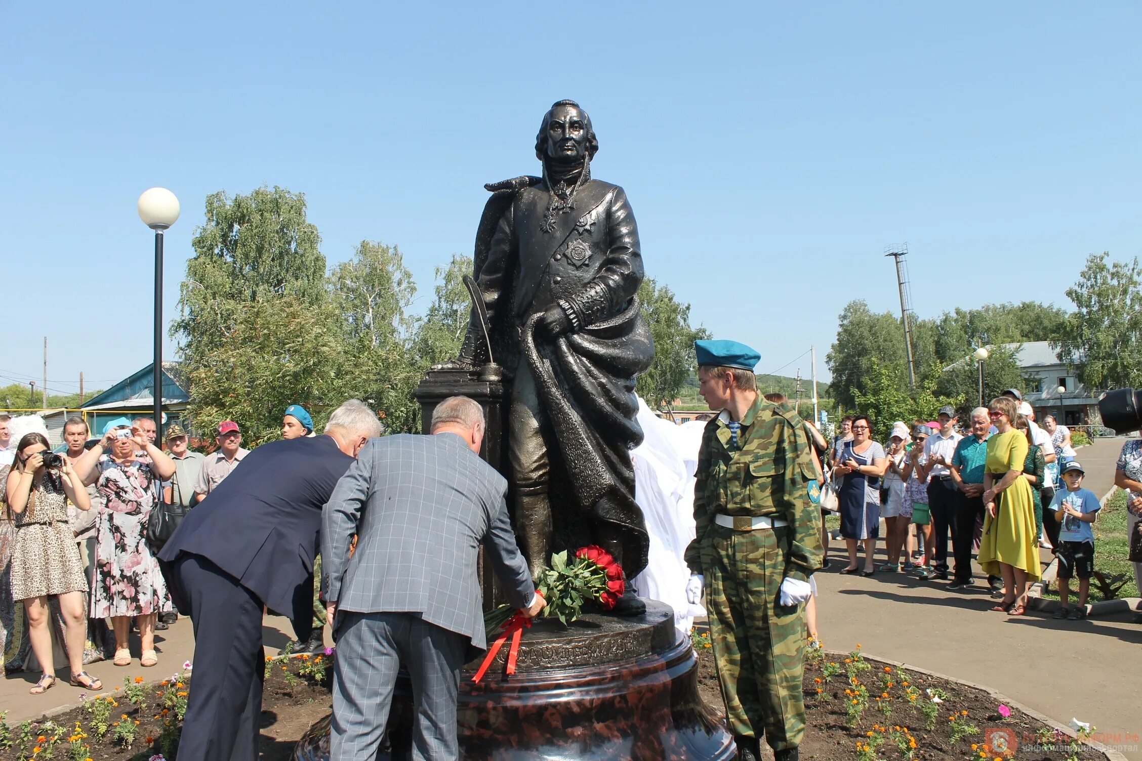 Форумы бузулука. Село Державино Бузулукского района. Село Державино Оренбургской области. Памятник Державину в Державино Оренбургской области. Державино Бузулукский район Оренбургская область.