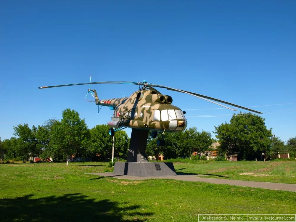 Лабинск про. Лабинск парк Победы. Лабинск вертолет памятник вертолет. Площадь Победы Лабинск. Город Лабинск Краснодарский край.